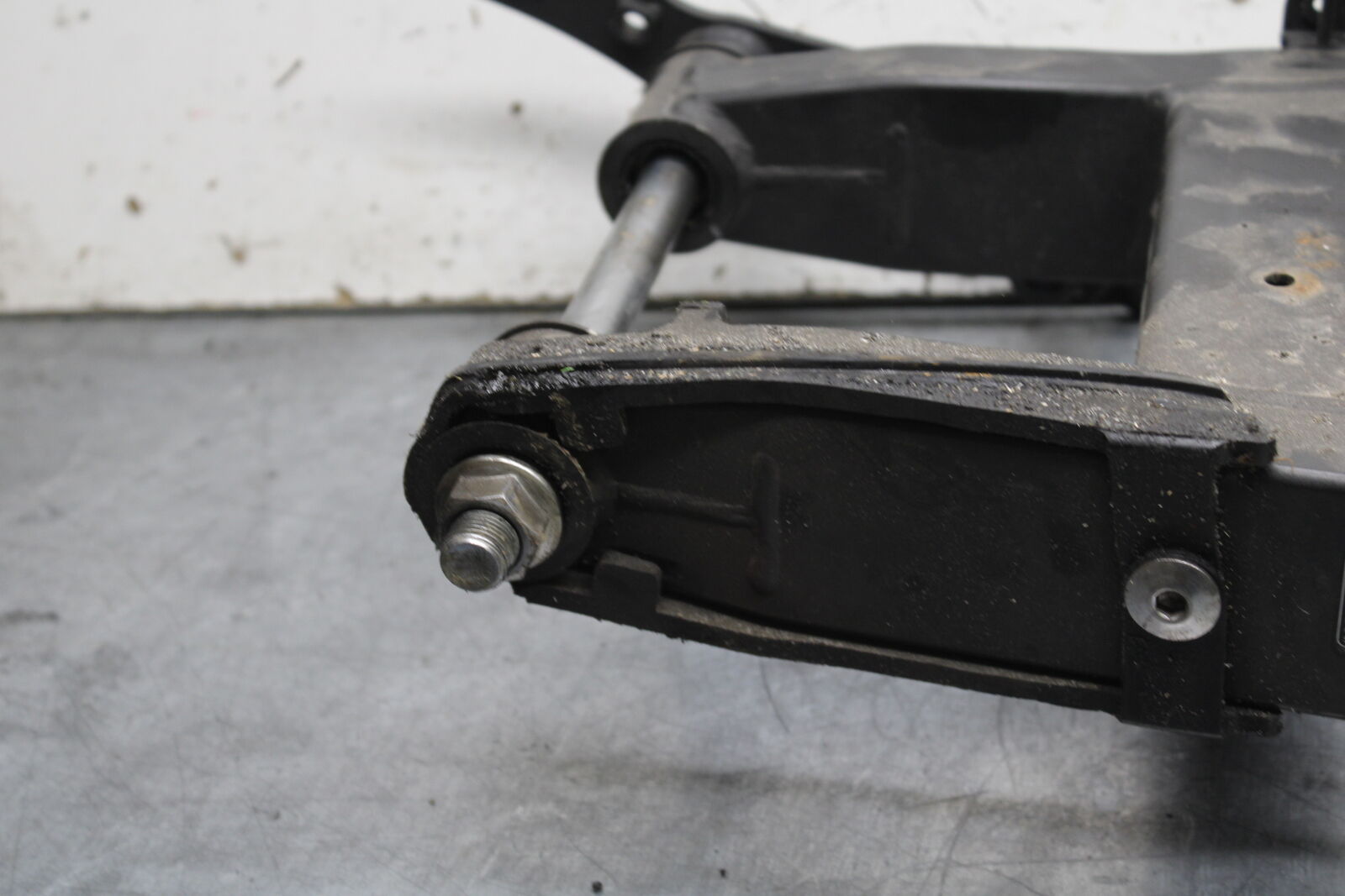19-22 KAWASAKI Z400 REAR SWINGARM BACK SUSPENSION SWING ARM BB738