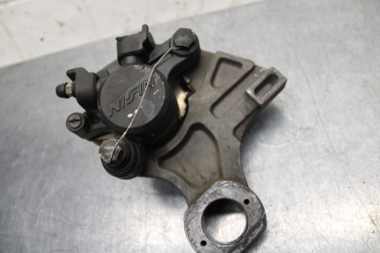 05 YAMAHA YZF R6S REAR BACK BRAKE CALIPER W MOUNT BRACKET BB600