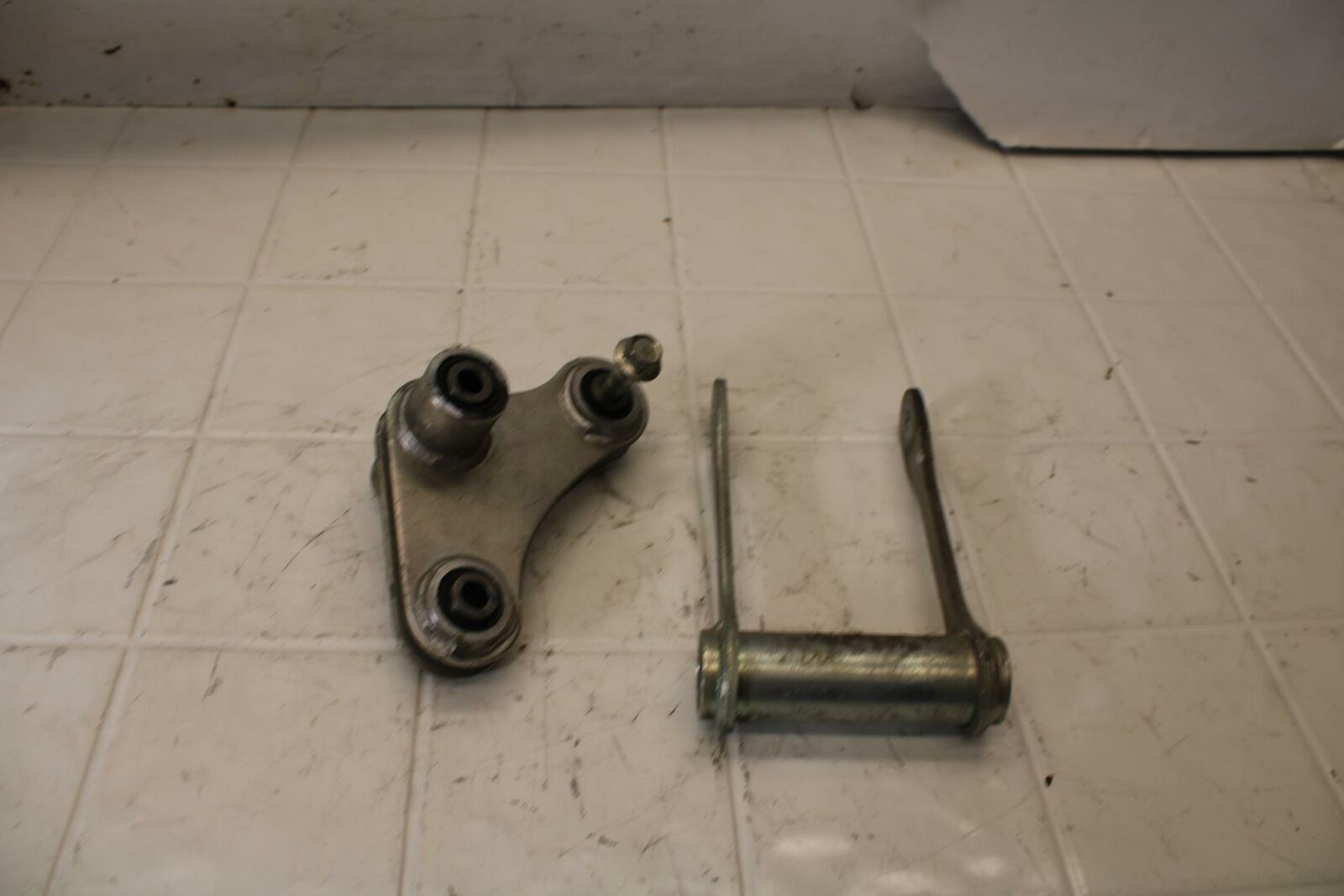 15-16 HONDA CB300F REAR DOGBONE SHOCK LINKAGE LINK 52465-KYJ-900 BB05