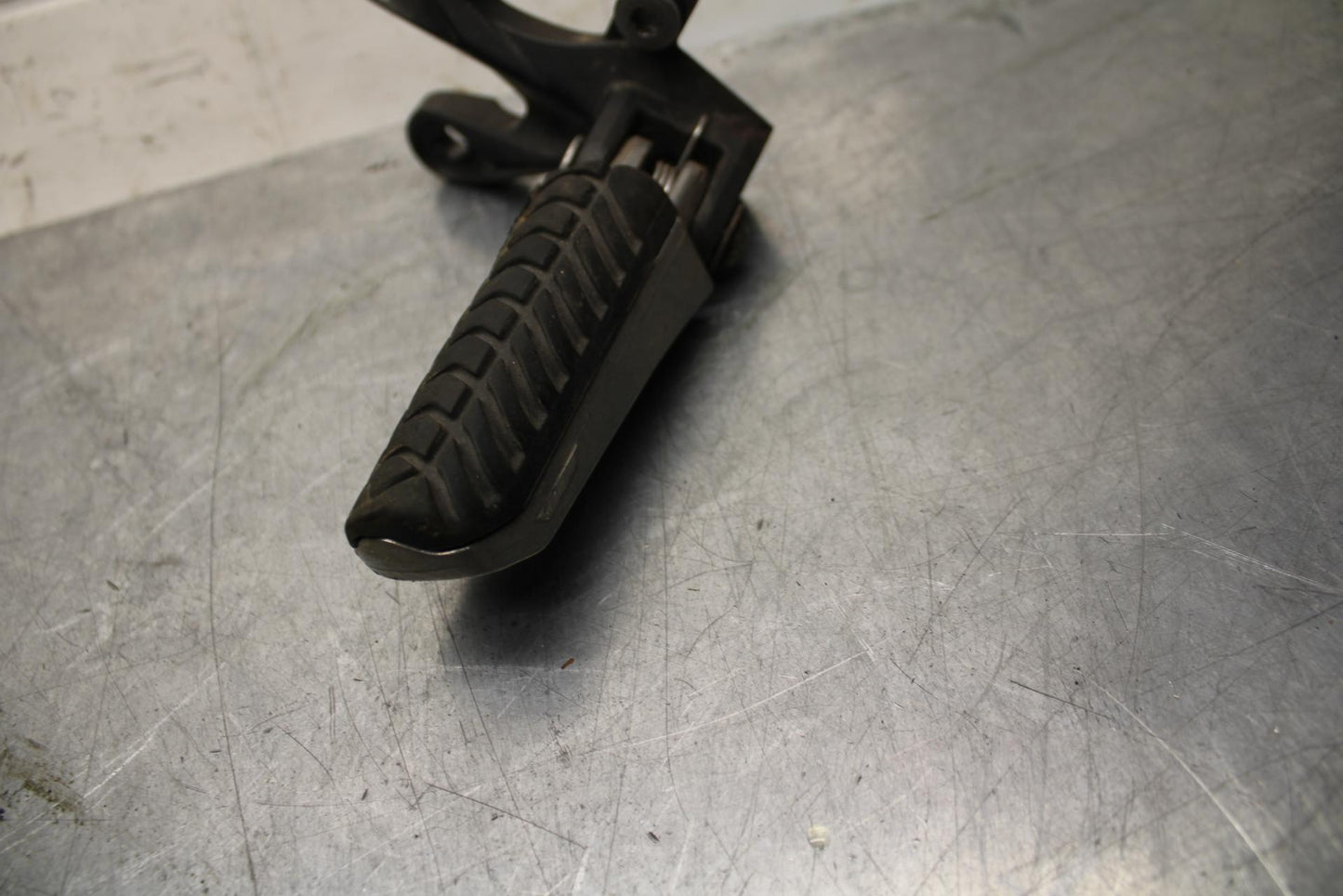 08-09 KAWASAKI NINJA ZX14R LEFT REARSET REAR SET DRIVER FOOT PEG BRACKET  BB73