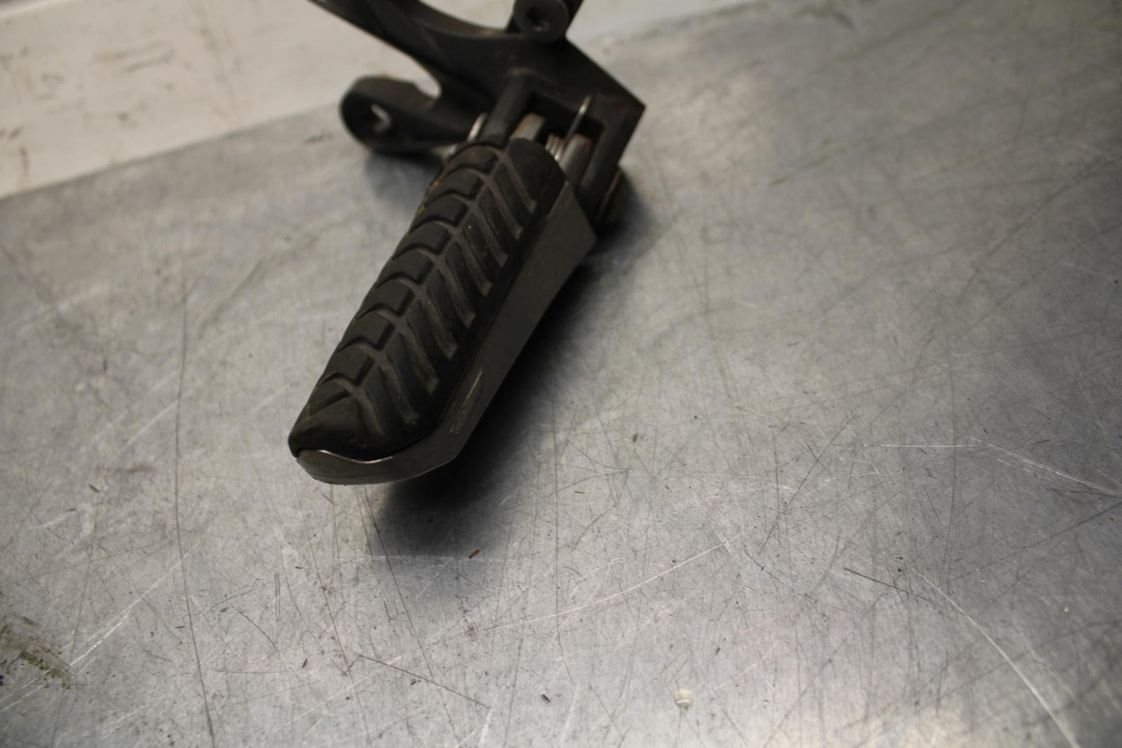 08-09 KAWASAKI NINJA ZX14R LEFT REARSET REAR SET DRIVER FOOT PEG BRACKET  BB73