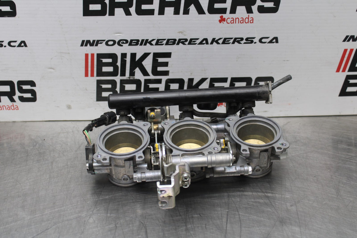 14 TRIUMPH STREET TRIPLE ABS MAIN FUEL INJECTORS / THROTTLE BODIES BB808