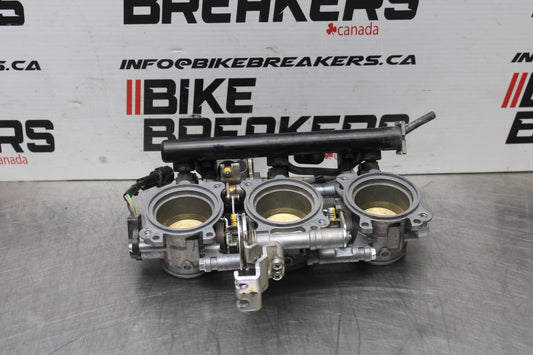 14 TRIUMPH STREET TRIPLE ABS MAIN FUEL INJECTORS / THROTTLE BODIES BB808