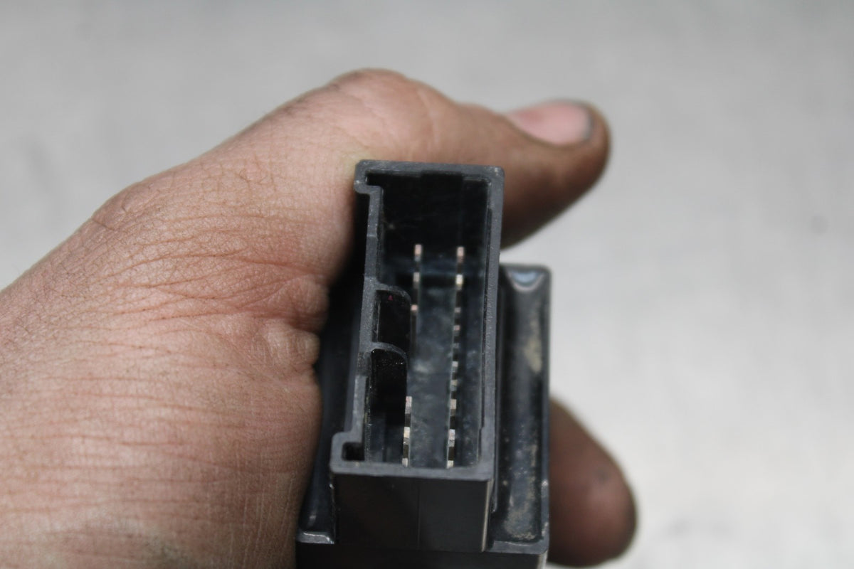 05 YAMAHA YZF R6 RELAY ASSEMBLY BOX BB858