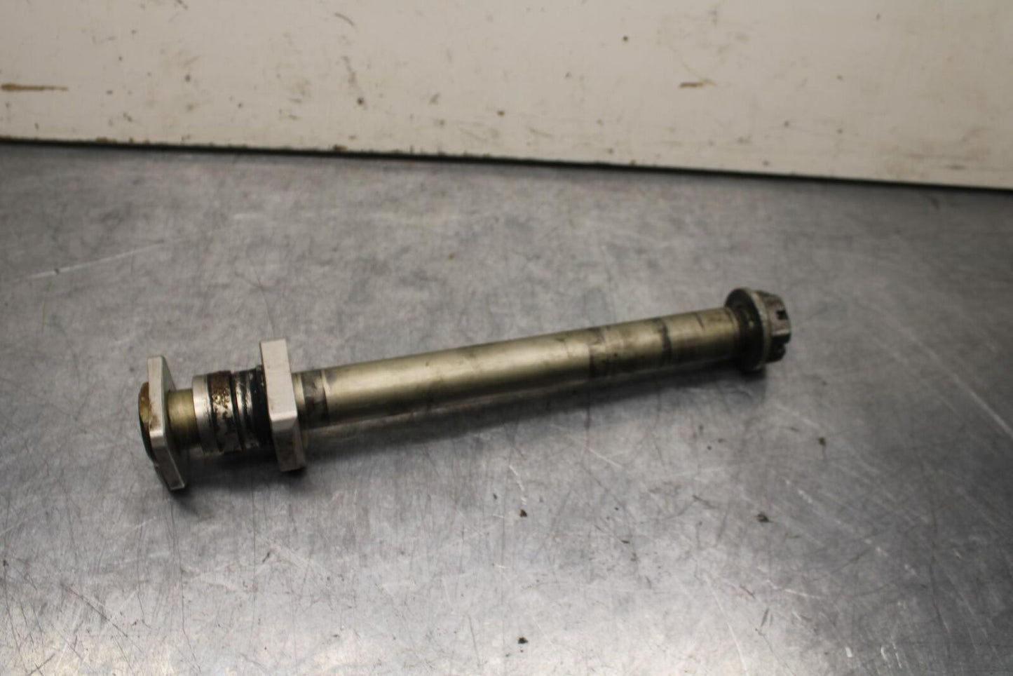06-07 SUZUKI GSXR 600 REAR AXLE BACK WHEEL RIM PIVOT BOLT AXEL BB104