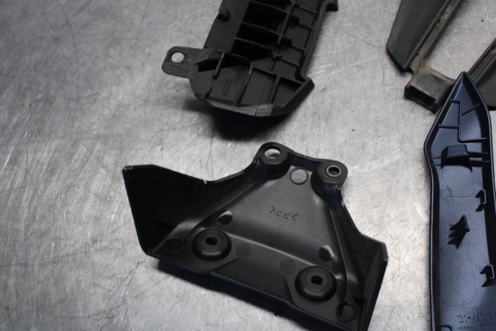 21-24 YAMAHA MT-07 MISCELLANEOUS PANELS COVERS TRIM  COWLS BB662