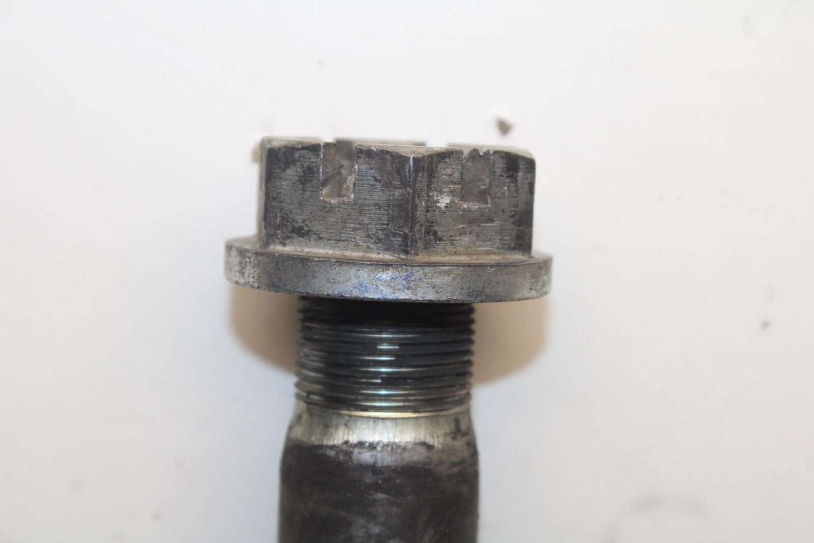 04-05 SUZUKI GSXR750 REAR AXLE BACK WHEEL RIM PIVOT BOLT AXEL 64711-33E10 BB81