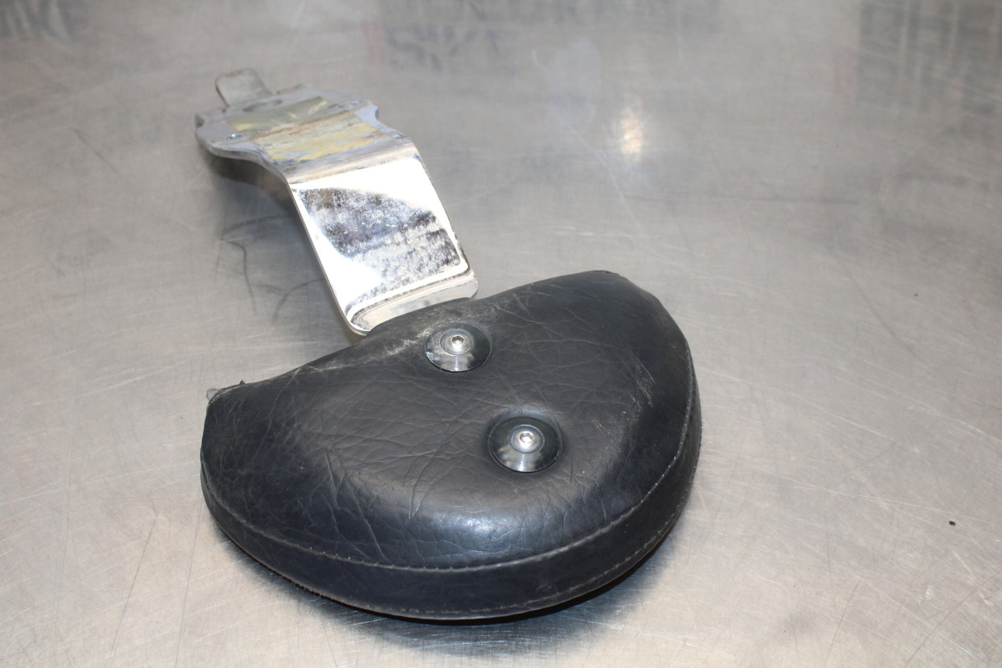 05-06 VICTORY KINGPIN DELUXE FRONT DRIVERS SEAT BACK REST BB195