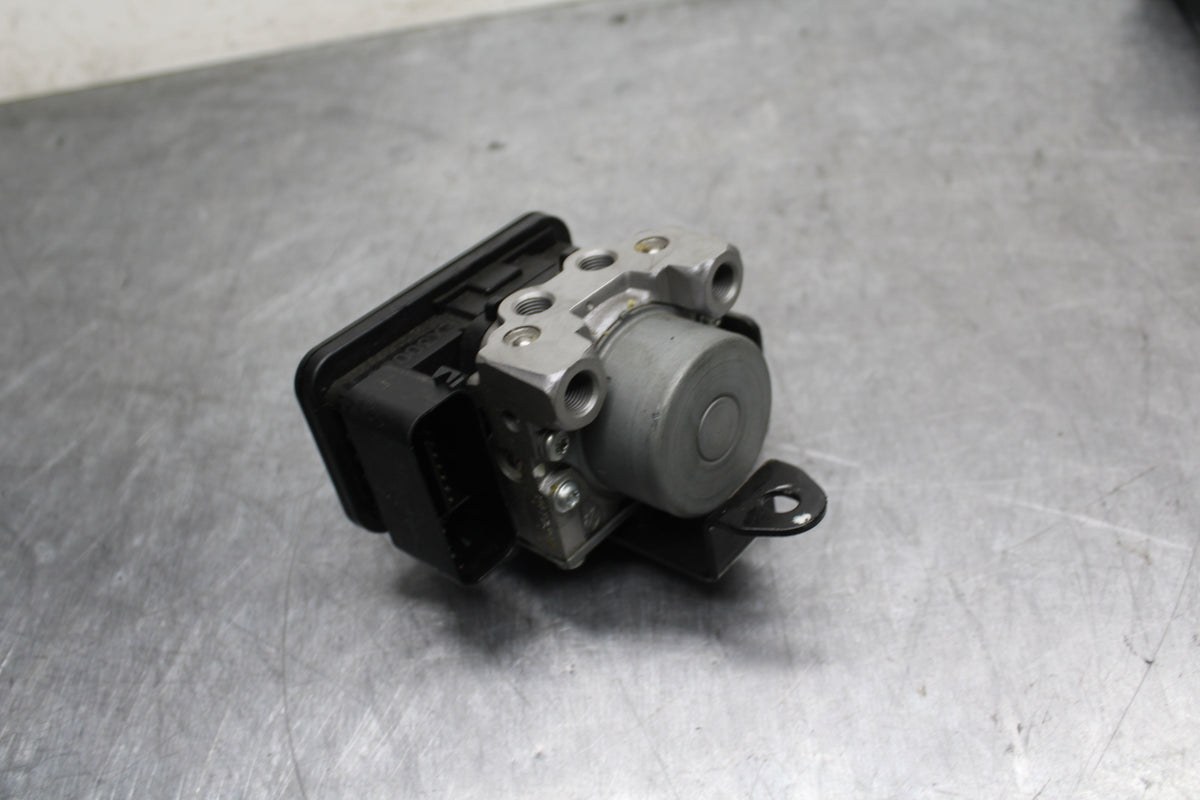 13-17 KAWASAKI NINJA 300 ABS PUMP UNIT MODULE BB128