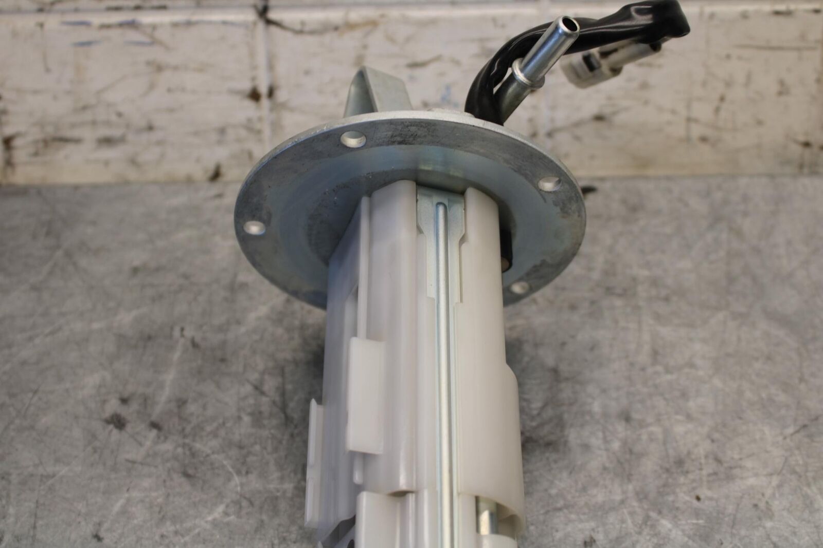 11-23 SUZUKI GSXR 750 FUEL PUMP GAS PETROL SENDER UNIT BB54
