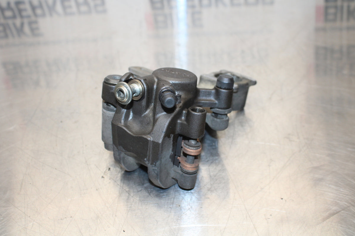11 SUZUKI GSXR1000 REAR BACK BRAKE CALIPER W MOUNT BRACKET BB142 
