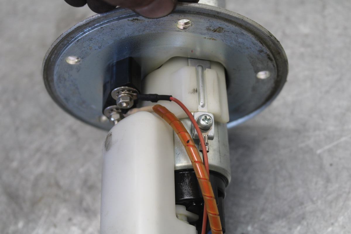 06-07 SUZUKI GSXR 600 FUEL PUMP GAS PETROL SENDER UNIT BB694