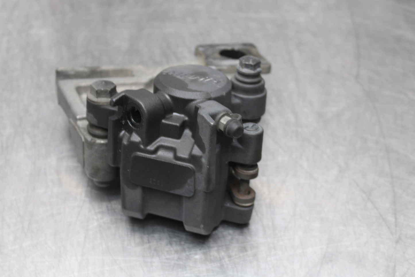 03 SUZUKI SV650S REAR BACK BRAKE CALIPER W MOUNT BRACKET BB167