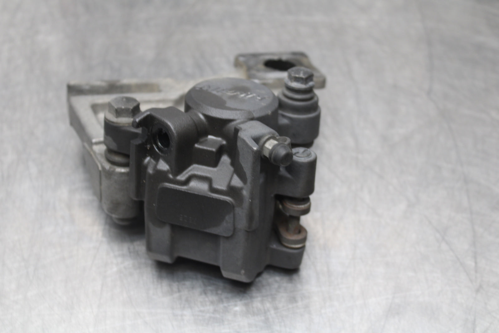 03 SUZUKI SV650S REAR BACK BRAKE CALIPER W MOUNT BRACKET BB167