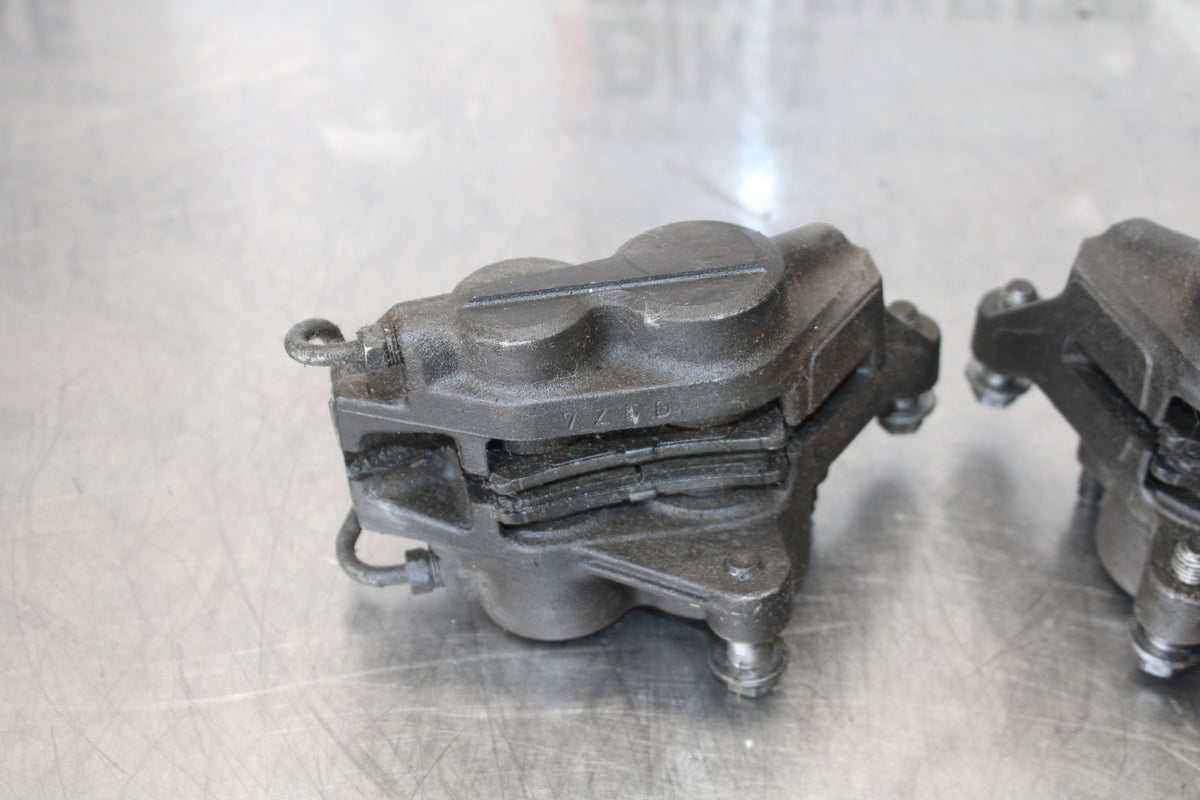 96-07 YAMAHA YZF600R RIGHT LEFT FRONT BRAKE CALIPER SET PAIR CALIPERS BB158