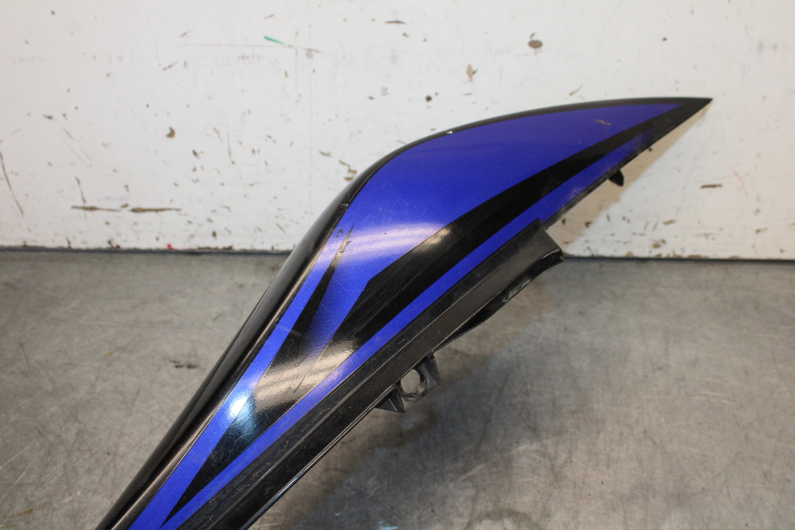 07-09 YAMAHA FZ6 RIGHT REAR BACK TAIL FAIRING COWL SHROUD BB713