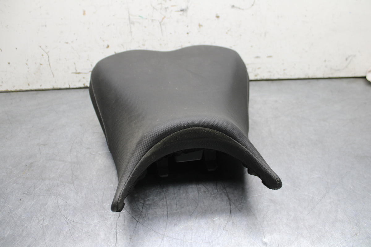 19-22 KAWASAKI Z400 FRONT DRIVERS SEAT PAD SADDLE PILLION BB738