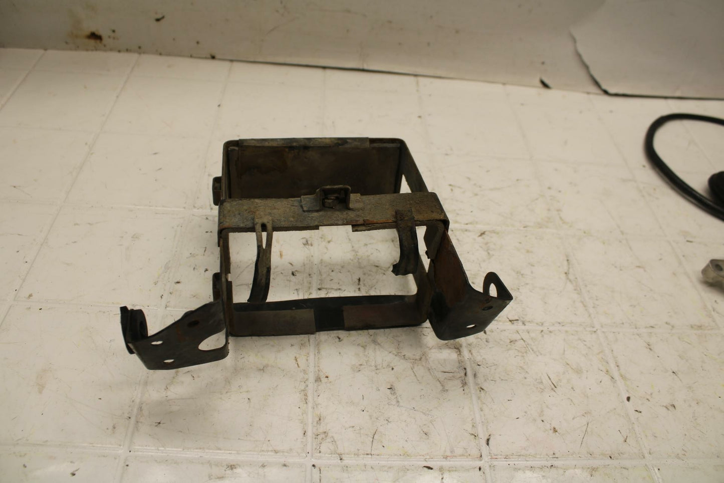 88-89 SUZUKI GSXR750J BB24 REAR BACK TAIL UNDERTAIL BATTERY TRAY PLASTIC BB15