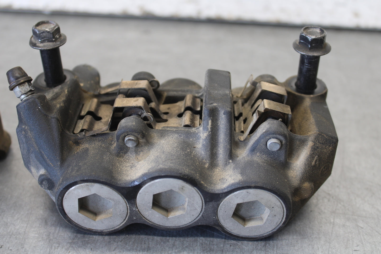 09-14 YAMAHA YZF R1 RIGHT LEFT FRONT BRAKE CALIPER SET PAIR CALIPERS BB696