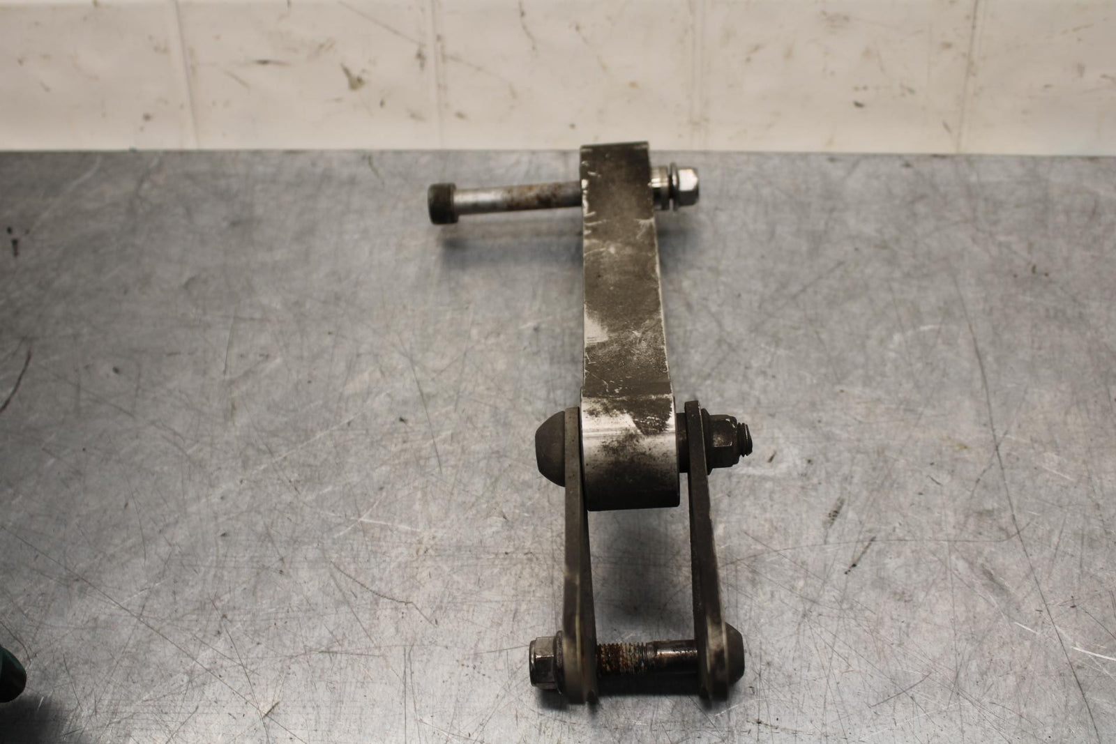 2009 Triumph Daytona 675 REAR DOGBONE SHOCK LINKAGE LINK  BB584