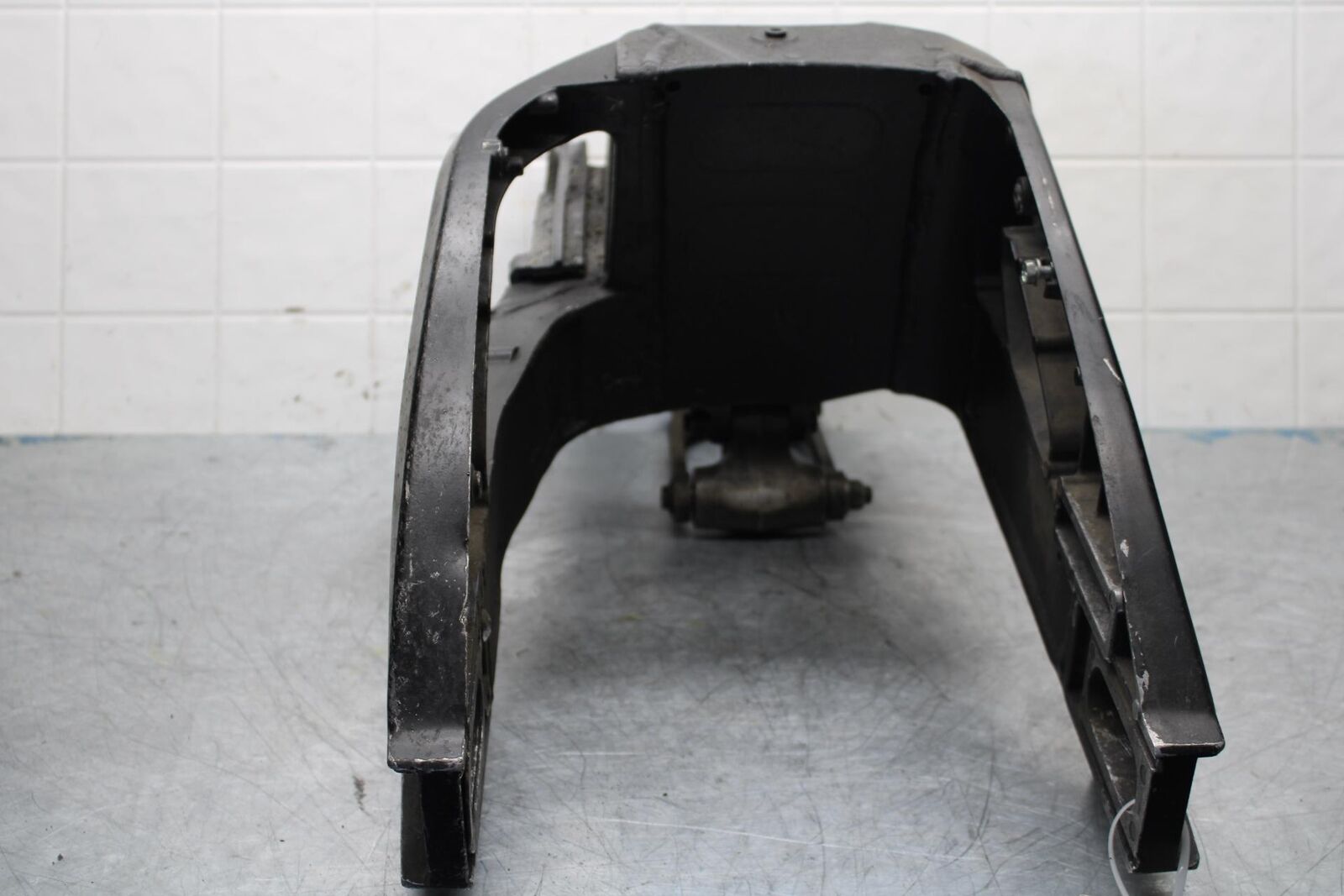 2006 Suzuki GSXR600 REAR SWINGARM BACK SUSPENSION SWING ARM BB447