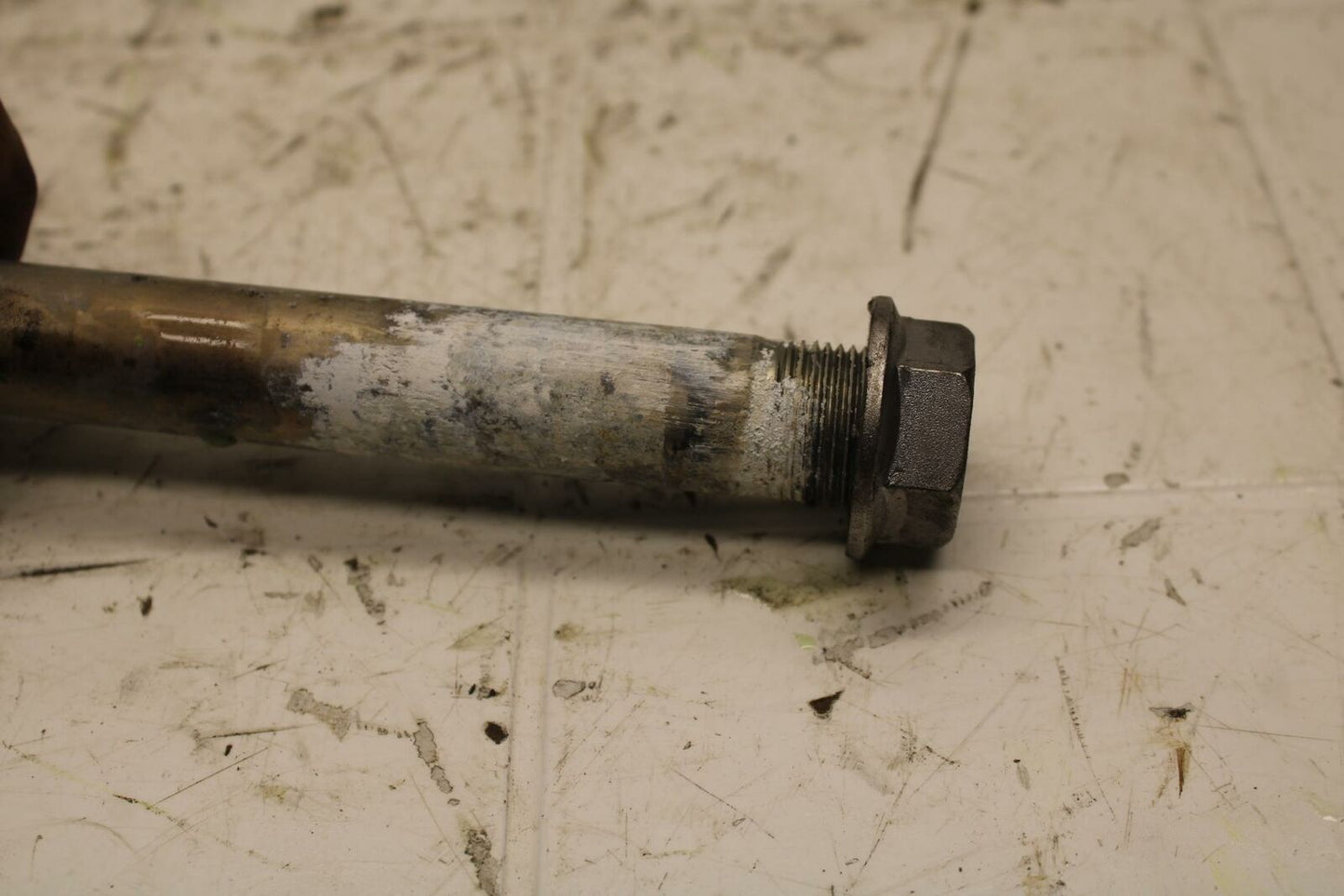 13-17 KAWASAKI NINJA ZX6R ZX636E REAR BACK SWINGARM BOLT SUSPENSION PIVOT AXLE B