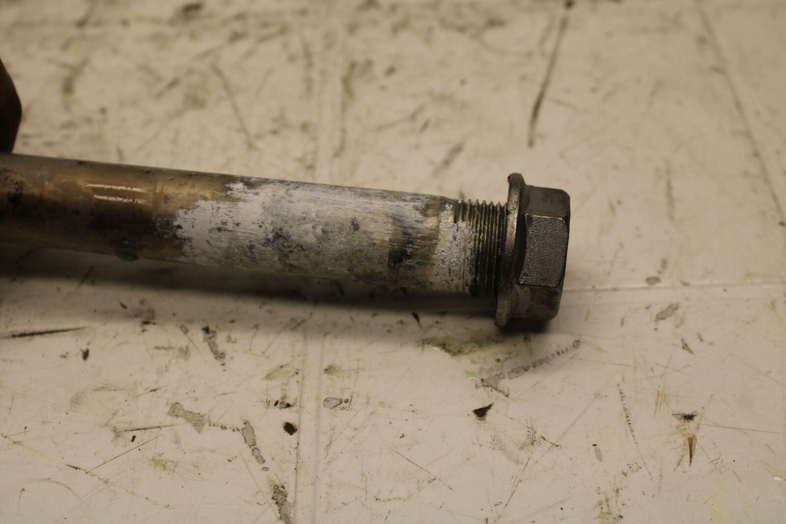 13-17 KAWASAKI NINJA ZX6R ZX636E REAR BACK SWINGARM BOLT SUSPENSION PIVOT AXLE B