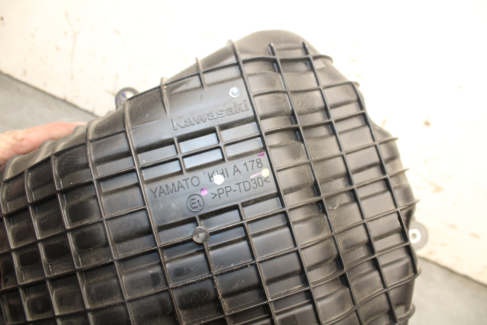 24 KAWASAKI NINJA 500 ABS AIRBOX AIR INTAKE FILTER BOX BB744