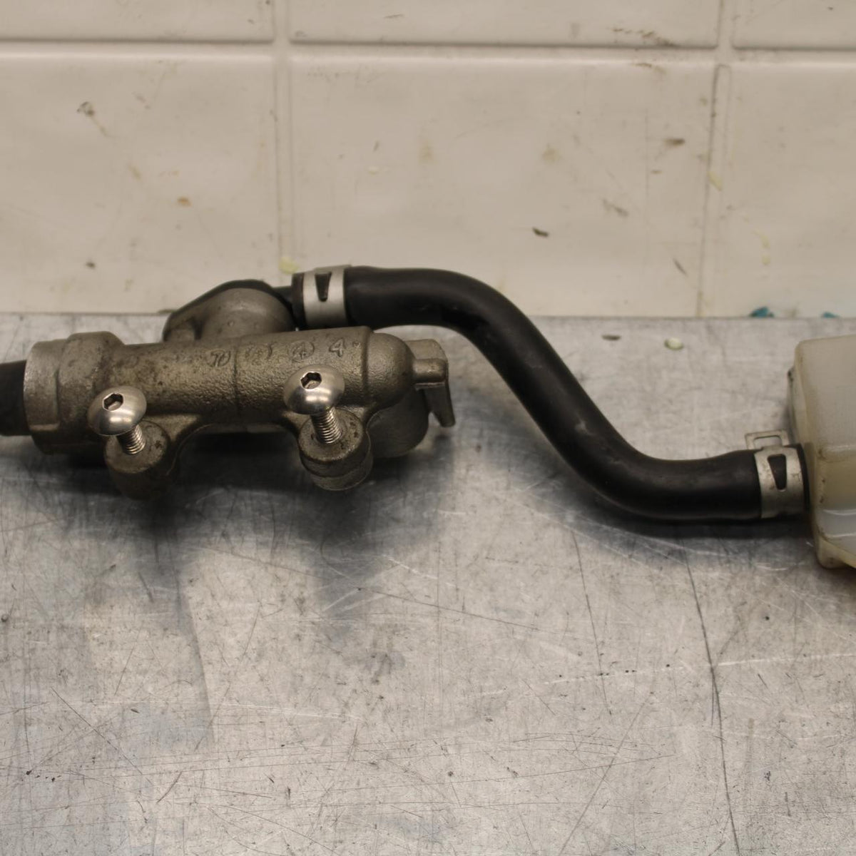 1999 Suzuki GSXR600 REAR BACK BRAKE MASTER CYLINDER W RESERVOIR BB580