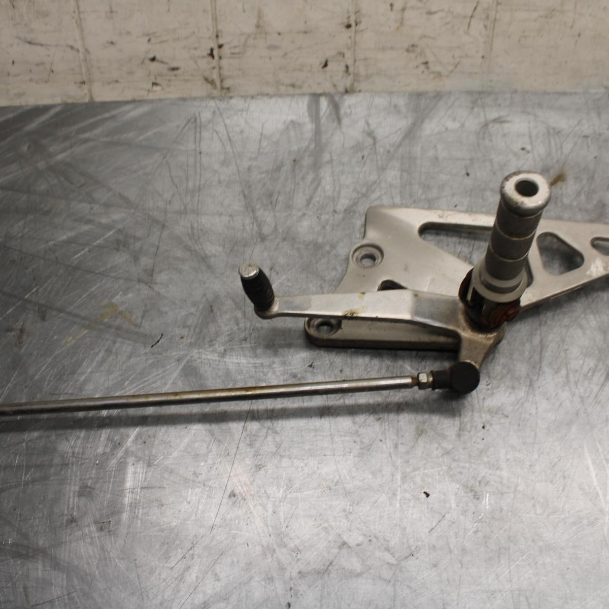 91-92 SUZUKI GSXR750 M  LEFT REARSET REAR SET FOOT PEG W SHIFTER BB493