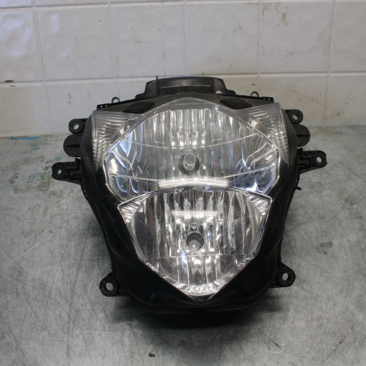 15-21 SUZUKI GSXR600 FRONT HEADLIGHT HEAD LIGHT LAMP BB418 B 