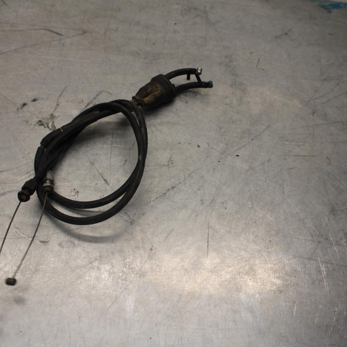 06-07 YAMAHA YZF R6 2c0 THROTTLE CABLES LINES BB423