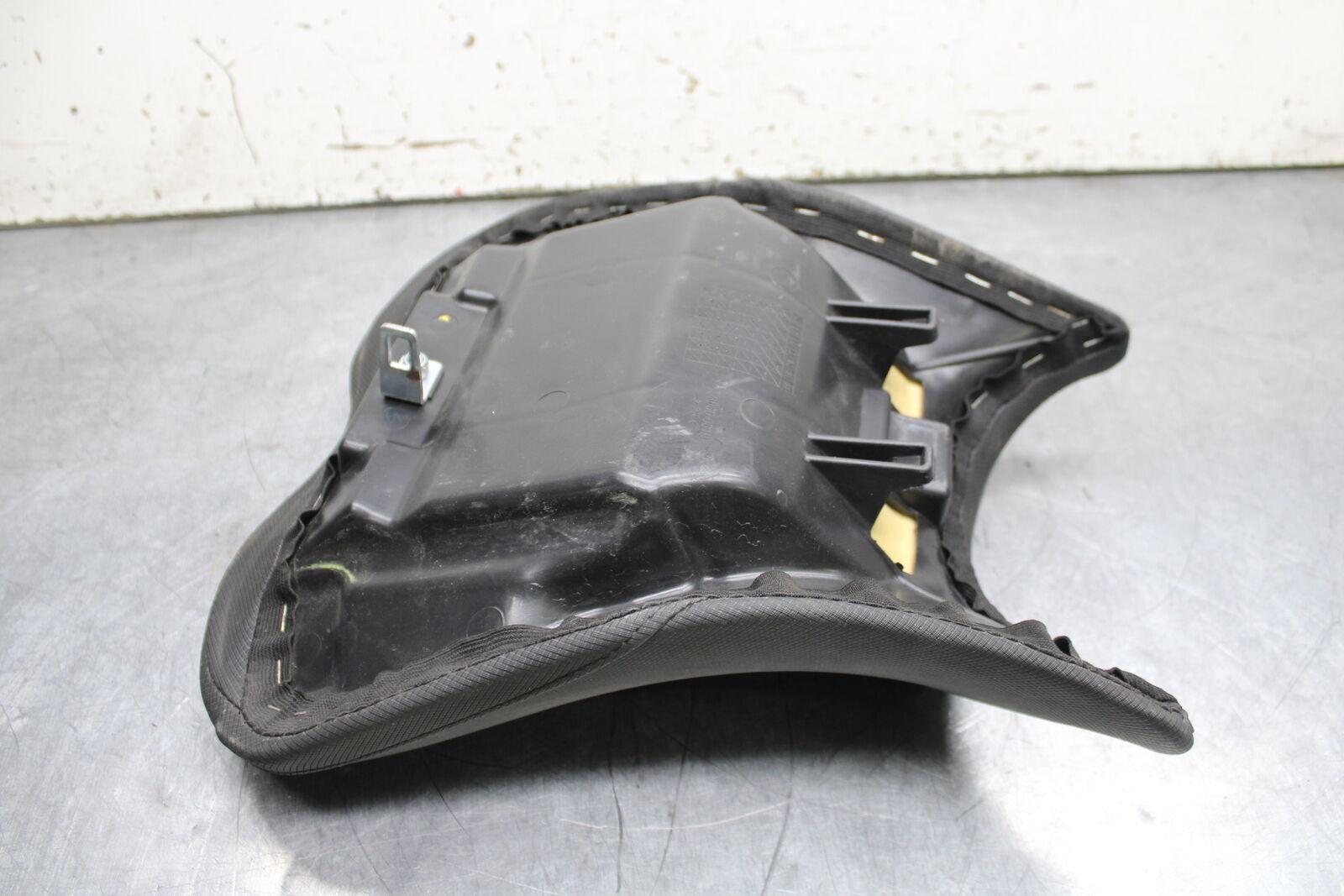 19-22 KAWASAKI Z400 FRONT DRIVERS SEAT PAD SADDLE PILLION BB738