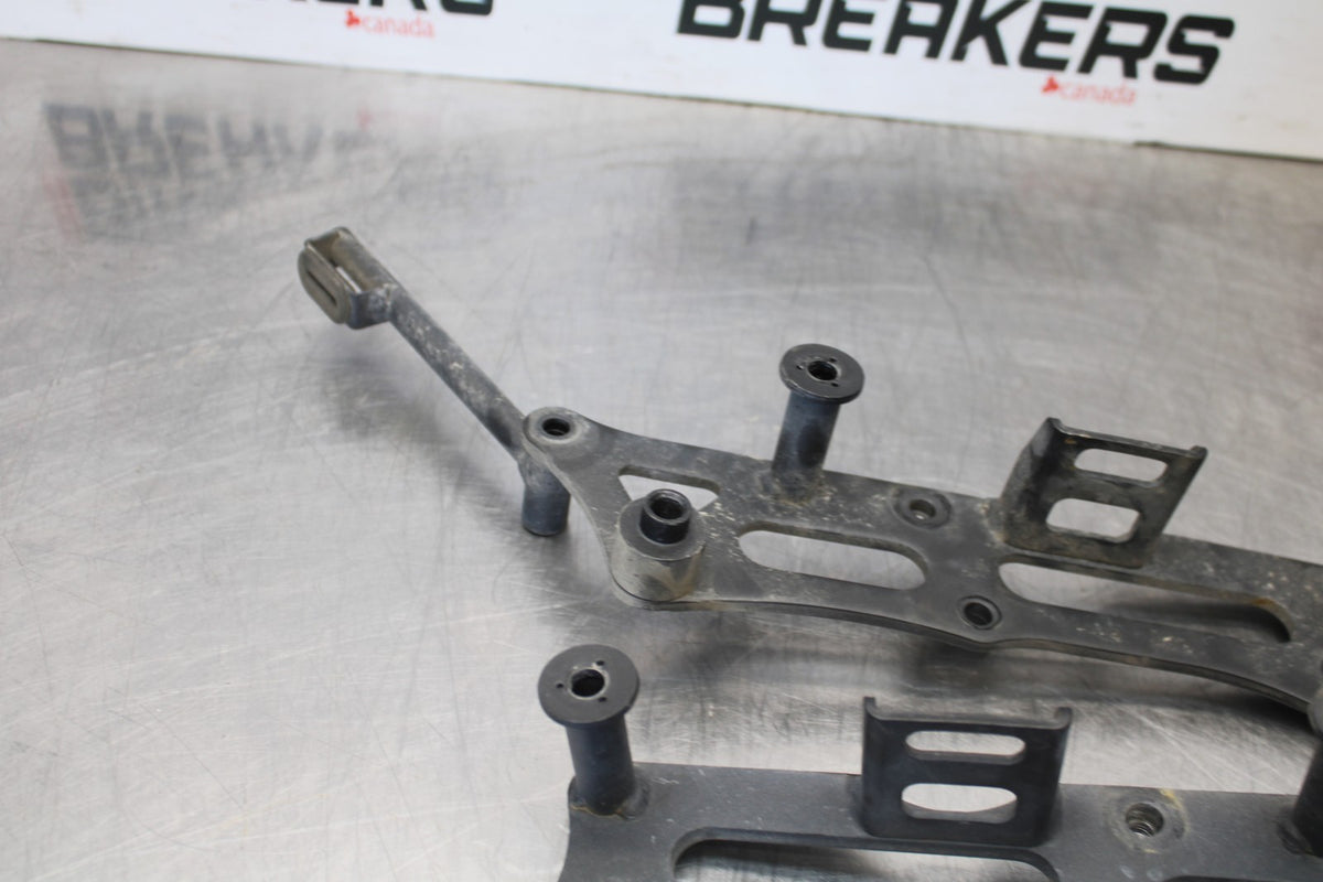08 KAWASAKI VULCAN 1600 VN1600D NOMAD SADDLEBAG MOUNTING BRACKETS MOUNTS BB904