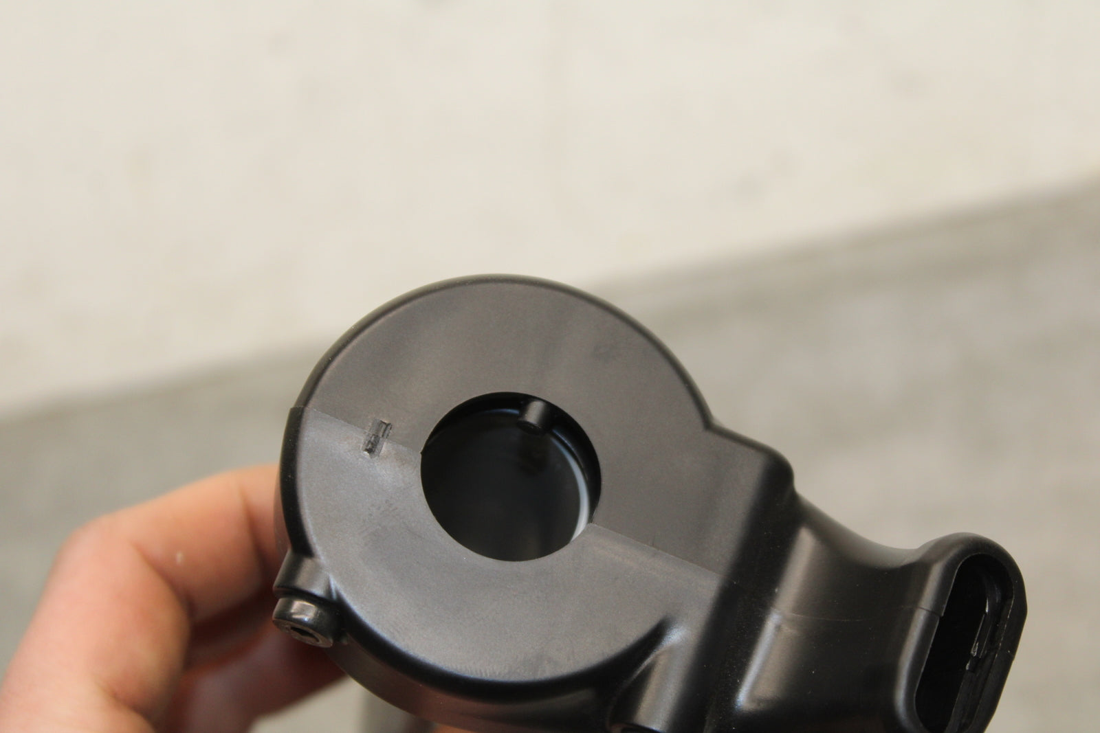 12-25 KAWASAKI NINJA ZX14R NEW!! THROTTLE CABLE LINE HOUSING GUIDE BB757