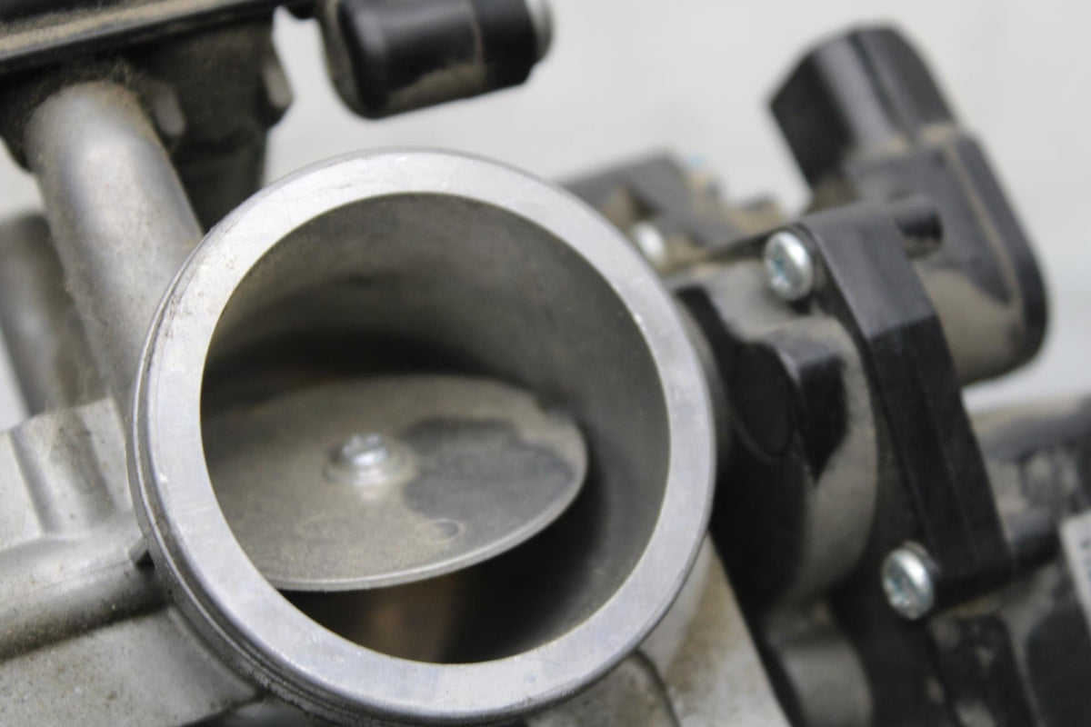 2014 Kawasaki Ninja 650 EX650E MAIN FUEL INJECTORS / THROTTLE BODIES BB569