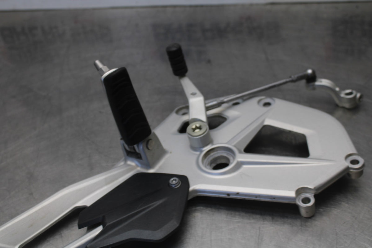 20-23 BMW F900R LEFT REARSET REAR SET FOOT PEG W SHIFTER BB923