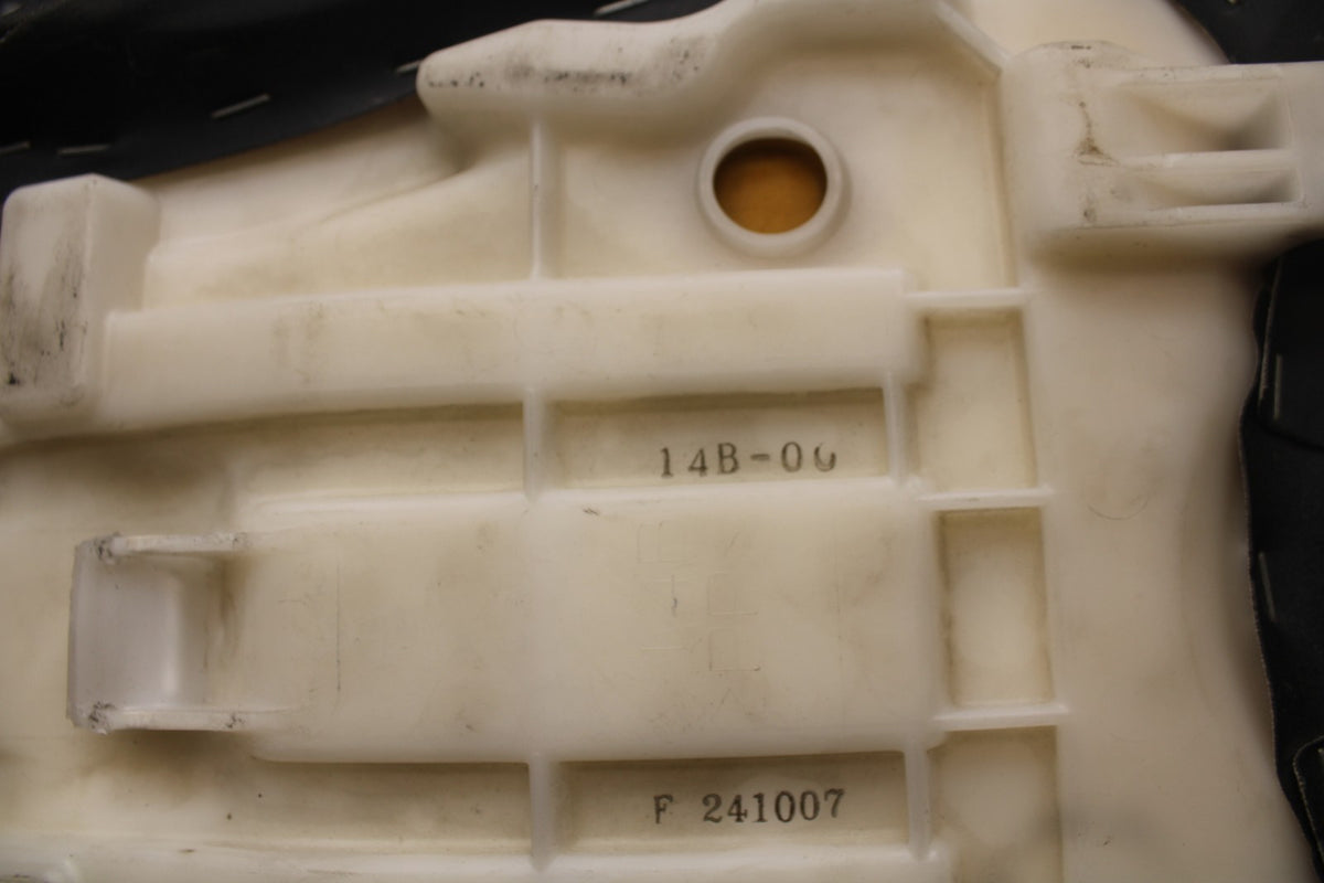 07 SUZUKI GSXR1000 FRONT DRIVERS SEAT PAD SADDLE PILLION BB770