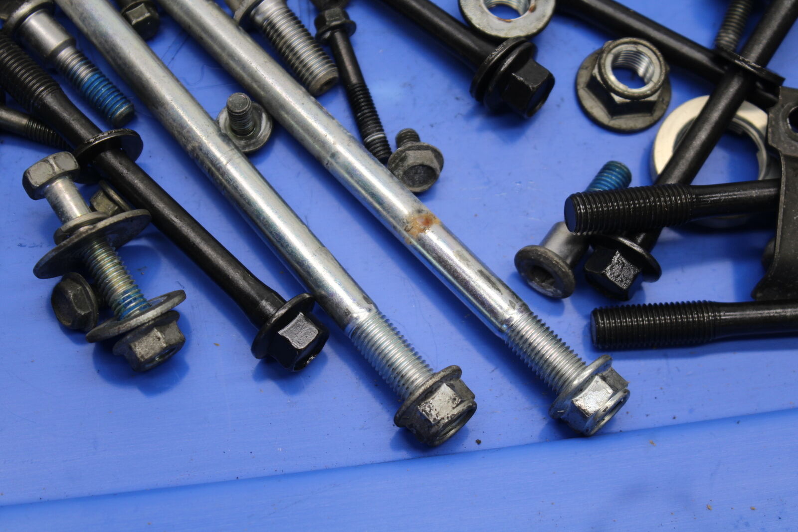 05-06 SUZUKI GSXR1000 MOUNTING BOLTS HARDWARE MOTOR SCREWS BB677