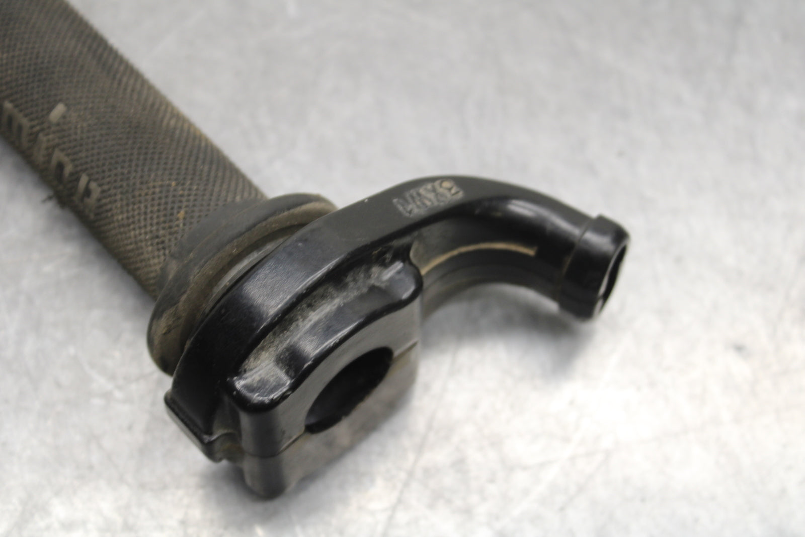 07-08 YAMAHA YZF R1 THROTTLE CABLE LINE HOUSING GUIDE BB724