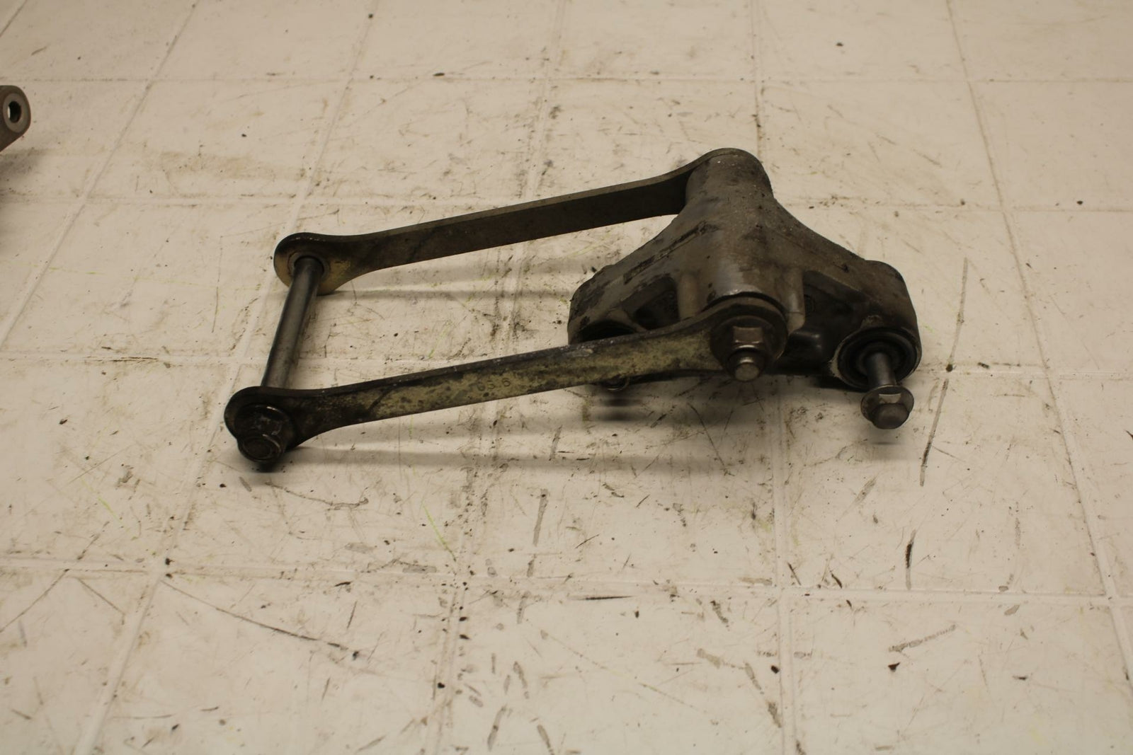 13-17 KAWASAKI NINJA ZX6R ZX636E REAR DOGBONE SHOCK LINKAGE LINK BB409