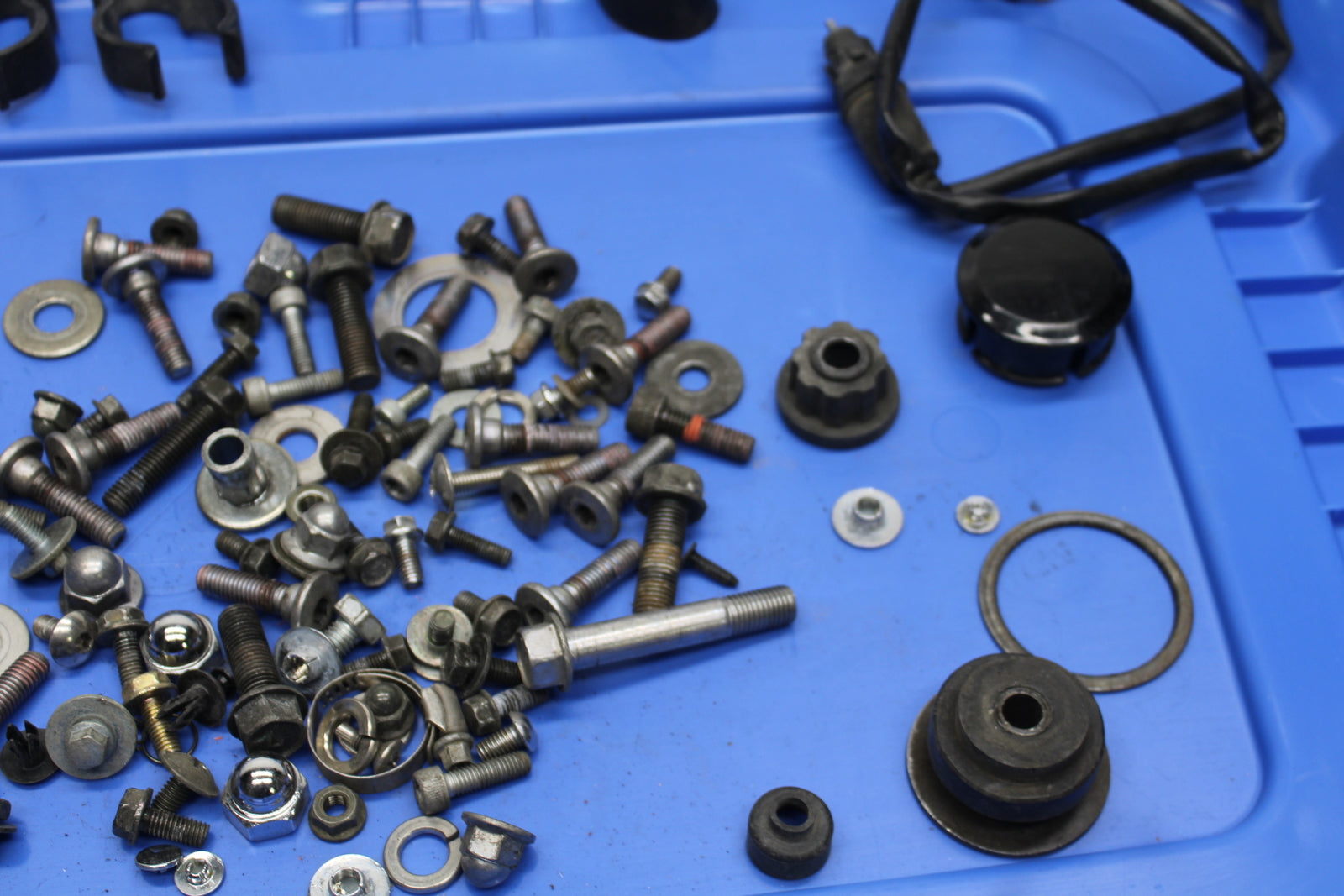 05-08 KAWASAKI VULCAN 1500 VN1500N CLASSIC MOUNTING BOLTS HARDWARE MOTOR BB133