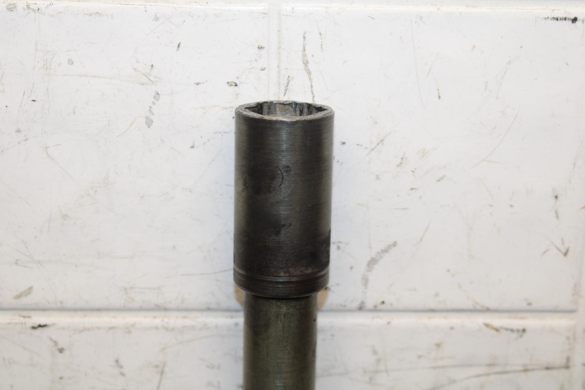 2001 Suzuki GSXR750 FRONT WHEEL RIM AXLE BOLT 54711-35F00 54711-35F10  BB553