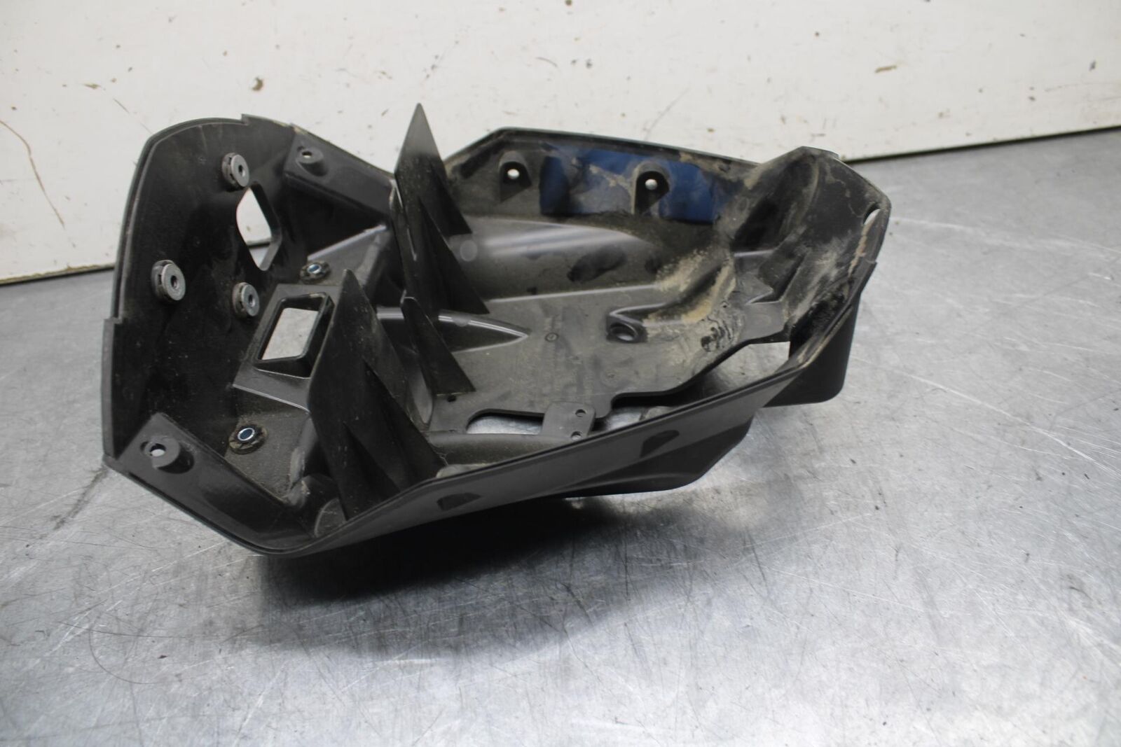 16-18 KTM 690 DUKE UPPER FAIRING MIRROR GAUGES STAY BRACKET BB631