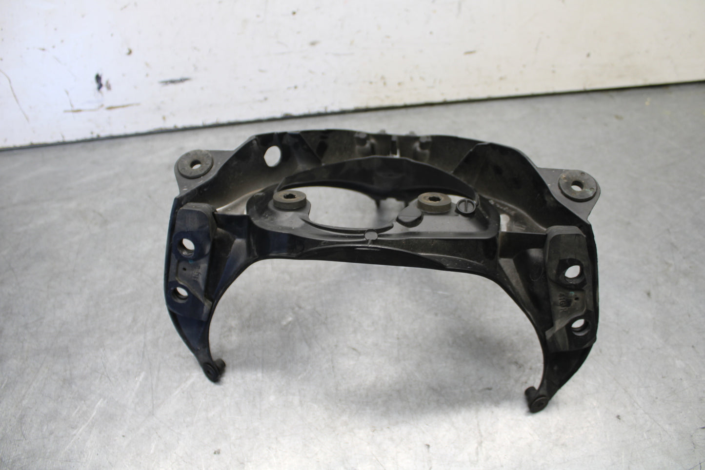 05-06 SUZUKI GSXR1000 UPPER FAIRING MIRROR GAUGES STAY BRACKET 94511-41G00 BB663