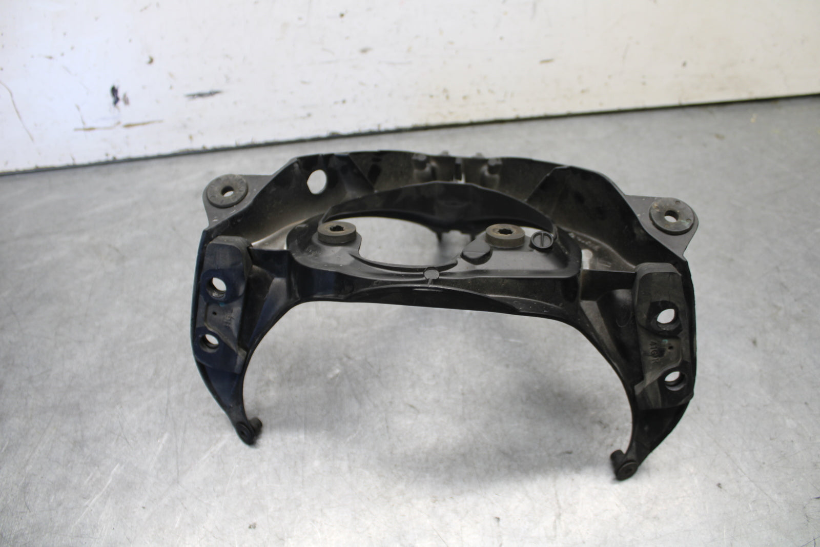 05-06 SUZUKI GSXR1000 UPPER FAIRING MIRROR GAUGES STAY BRACKET 94511-41G00 BB663
