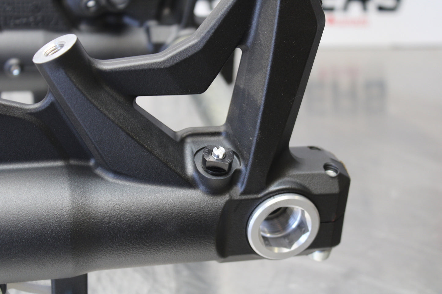 23-24 KAWASAKI NINJA ZX14R FRONT END FORKS SUSPENSION TRIPLE TREES/ AXLE BB153