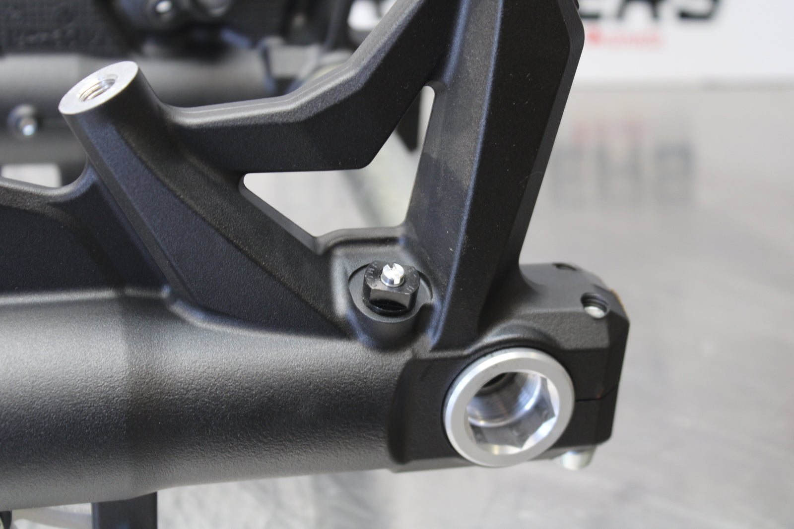 23-24 KAWASAKI NINJA ZX14R FRONT END FORKS SUSPENSION TRIPLE TREES/ AXLE BB153