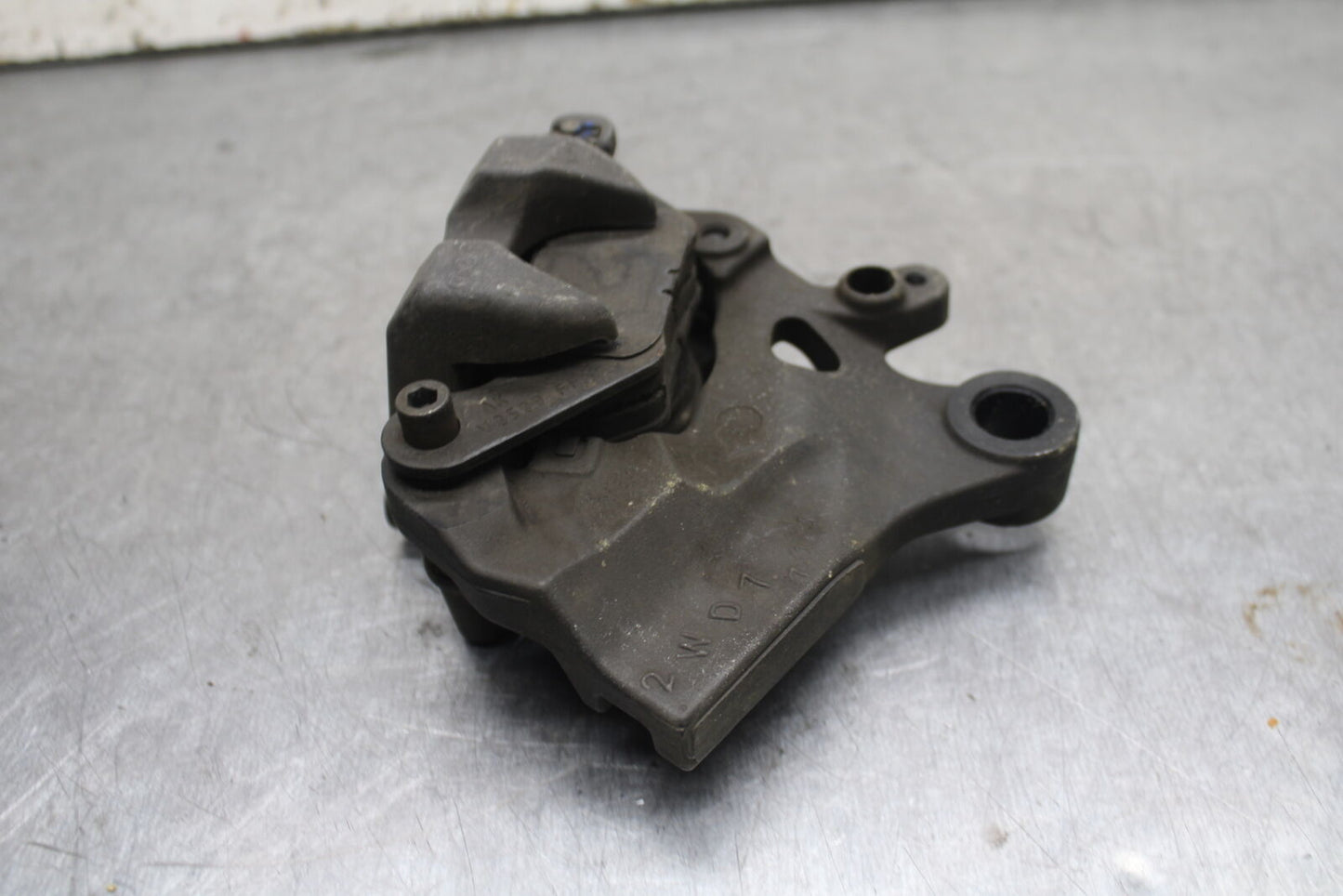 15-17 YAMAHA YZF R3 REAR BACK BRAKE CALIPER W MOUNT BRACKET BB111