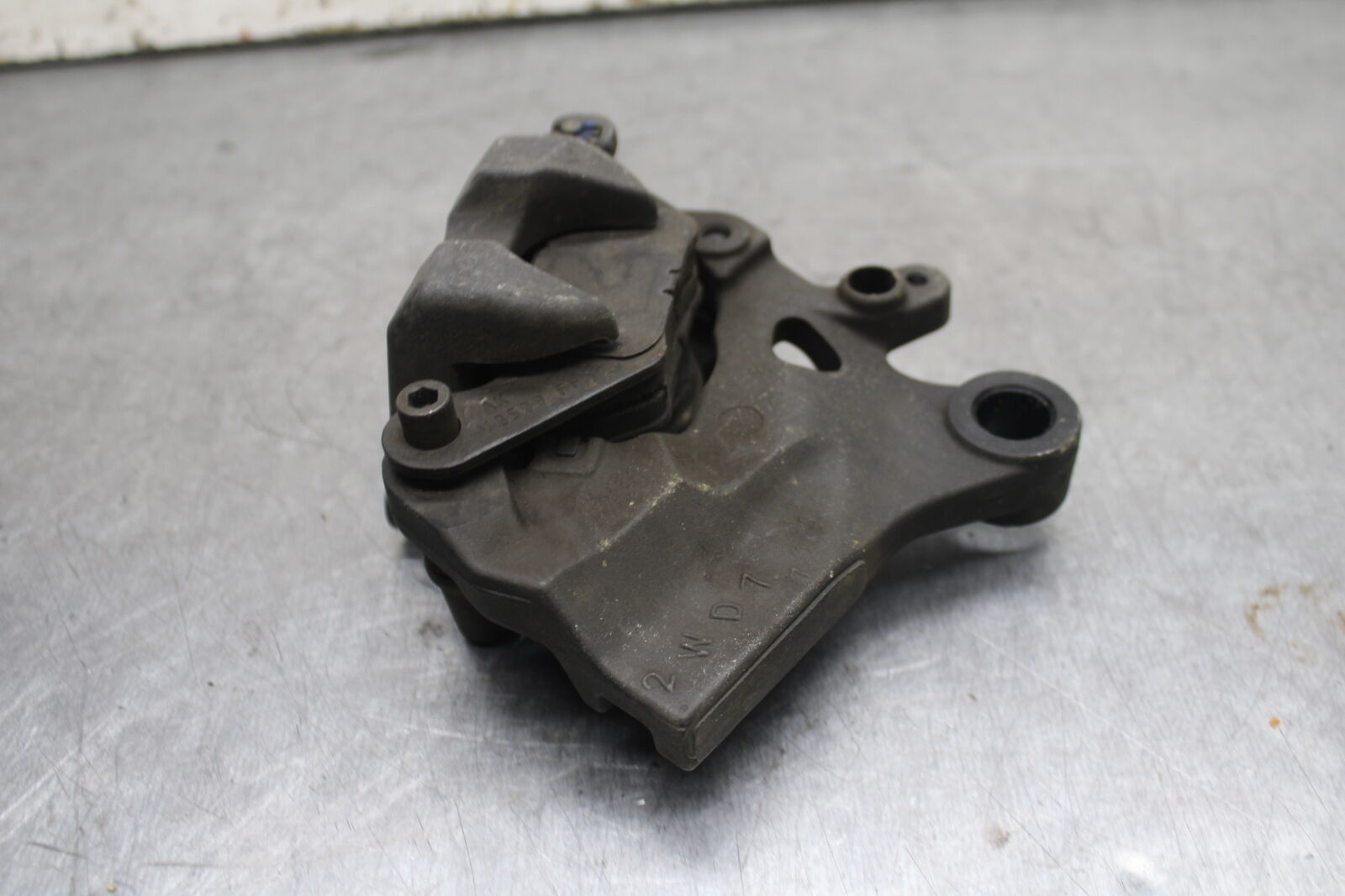 15-17 YAMAHA YZF R3 REAR BACK BRAKE CALIPER W MOUNT BRACKET BB111
